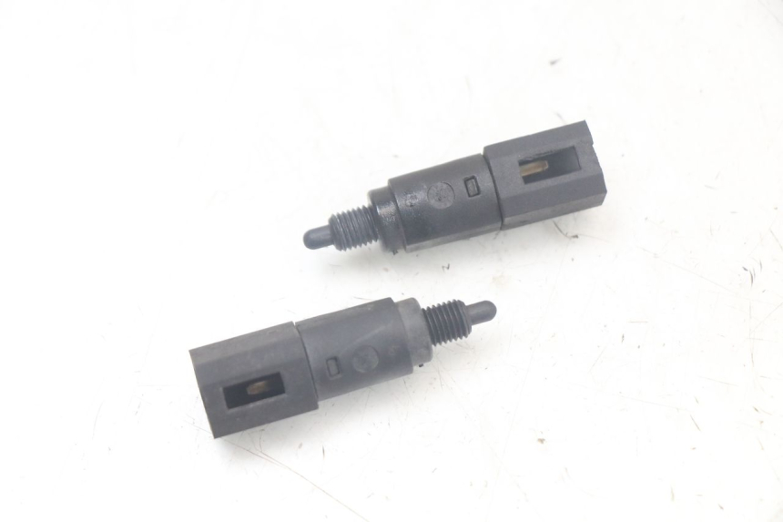 photo de Włącznik światła stopu PIAGGIO LIBERTY 125 (2009 - 2013) - Szczegół części