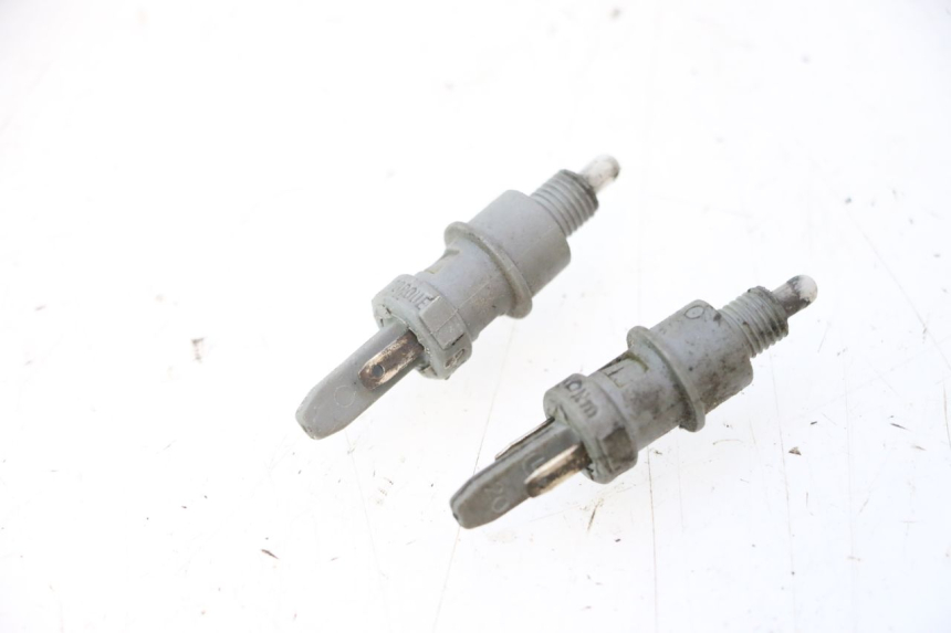 photo de Włącznik światła stopu PEUGEOT LUDIX ONE 50 (2004 - 2006) - Zoom stanu zużycia
