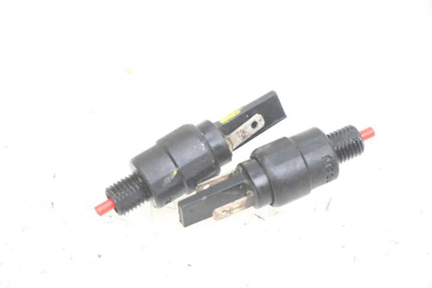 photo de Włącznik światła stopu PIAGGIO MEDLEY 125 (2016 - 2023) - Widok główny