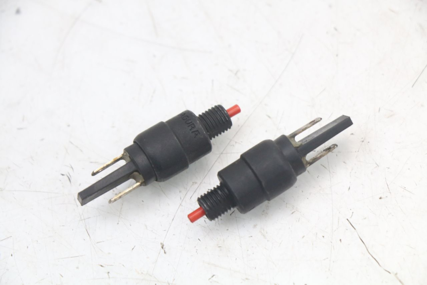 photo de Włącznik światła stopu PIAGGIO MP3 HPE 350 (2018 - 2020) - Widok główny