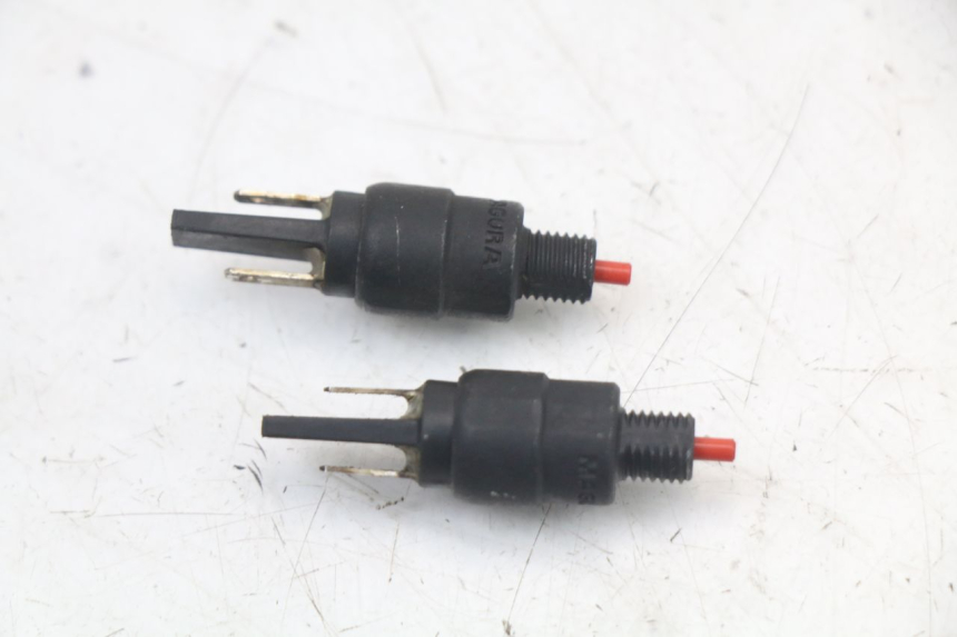 photo de Włącznik światła stopu PIAGGIO MP3 HPE 350 (2018 - 2020) - Zoom stanu zużycia