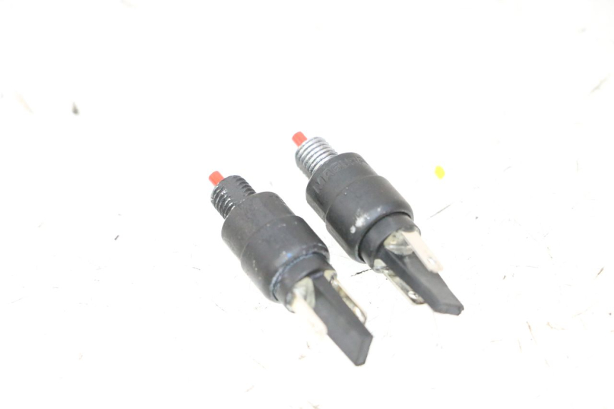 photo de Włącznik światła stopu PIAGGIO MP3 HPE 310 (2024 - 2025) - Szczegół części