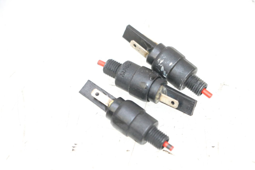 photo de Włącznik światła stopu PIAGGIO MP3 HPE 300 (2019 - 2026) - Szczegół części