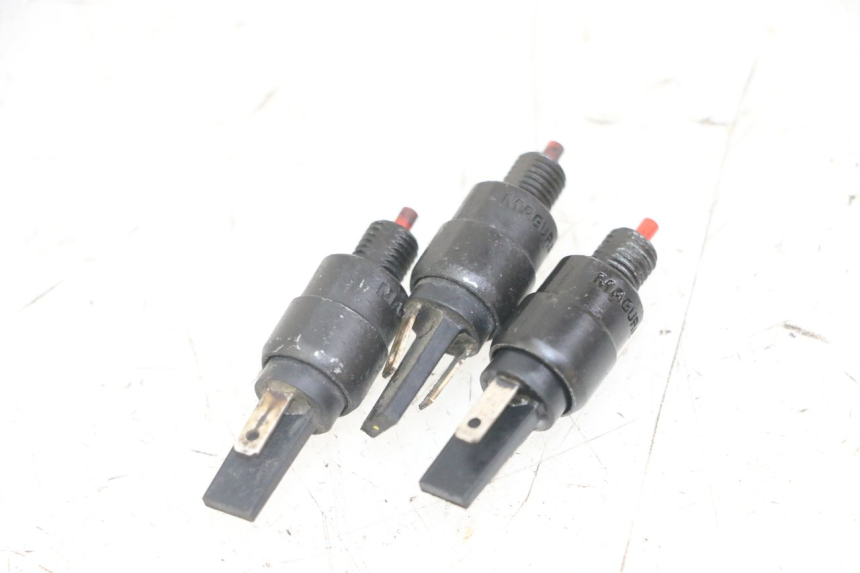 photo de Włącznik światła stopu PIAGGIO MP3 LT 300 (2010 - 2016) - Szczegół części