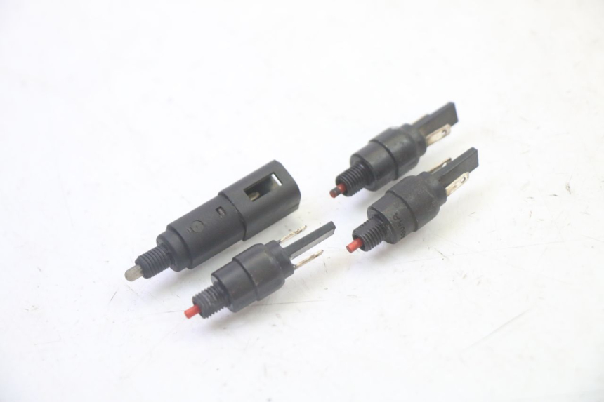 photo de Włącznik światła stopu PIAGGIO MP3 LT 300 (2010 - 2016) - Szczegół części