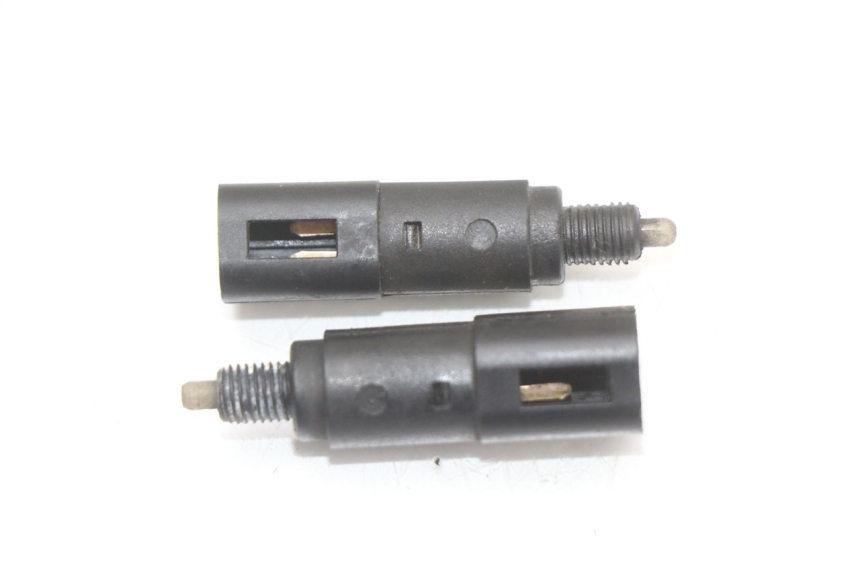 photo de Włącznik światła stopu PIAGGIO MP3 125 (2006 - 2014) - Widok główny