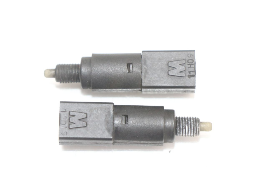 photo de Włącznik światła stopu PIAGGIO MP3 125 (2006 - 2014) - Szczegół części