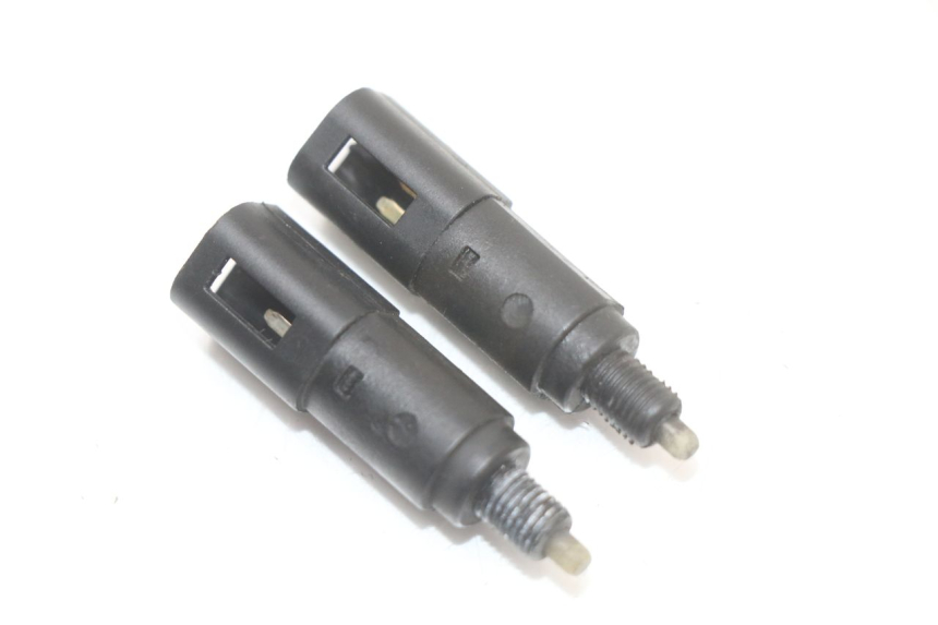 photo de Włącznik światła stopu PIAGGIO MP3 125 (2006 - 2014) - Zoom stanu zużycia