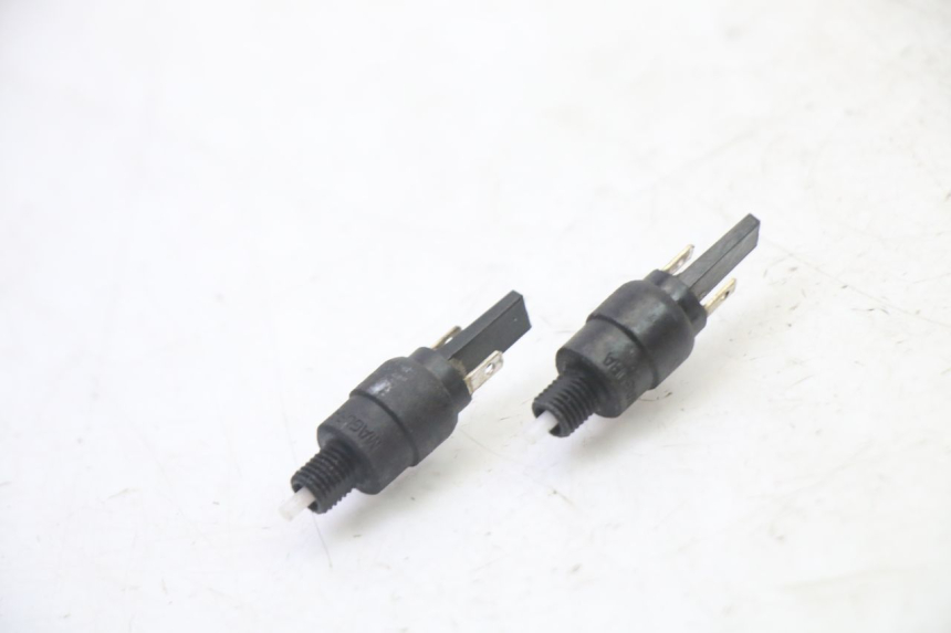 photo de Włącznik światła stopu PIAGGIO MP3 RL 250 (2006 - 2010) - Szczegół części