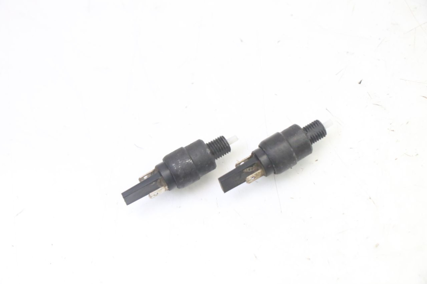 photo de Włącznik światła stopu PIAGGIO MP3 RL 250 (2006 - 2010) - Zoom stanu zużycia