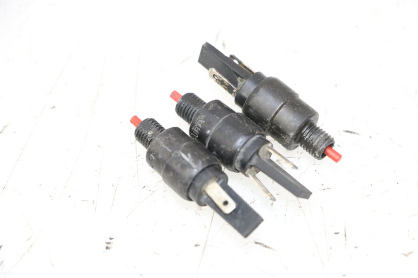 photo de Włącznik światła stopu PIAGGIO MP3 500 (2011 - 2015) - Szczegół części