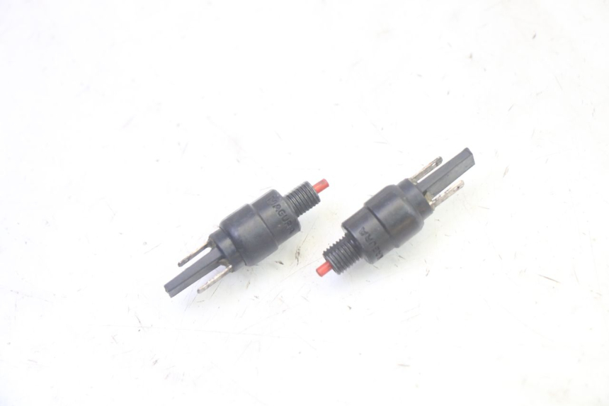 photo de Włącznik światła stopu PIAGGIO MP3 500 (2016 - 2018) - Widok główny