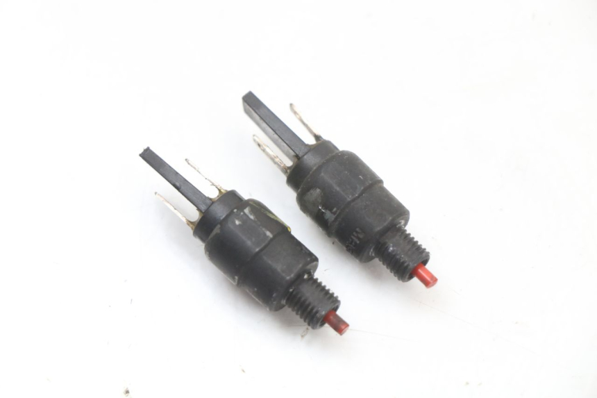 photo de Włącznik światła stopu PIAGGIO NEW TYPHOON 50 (2018 - 2021) - Zoom stanu zużycia