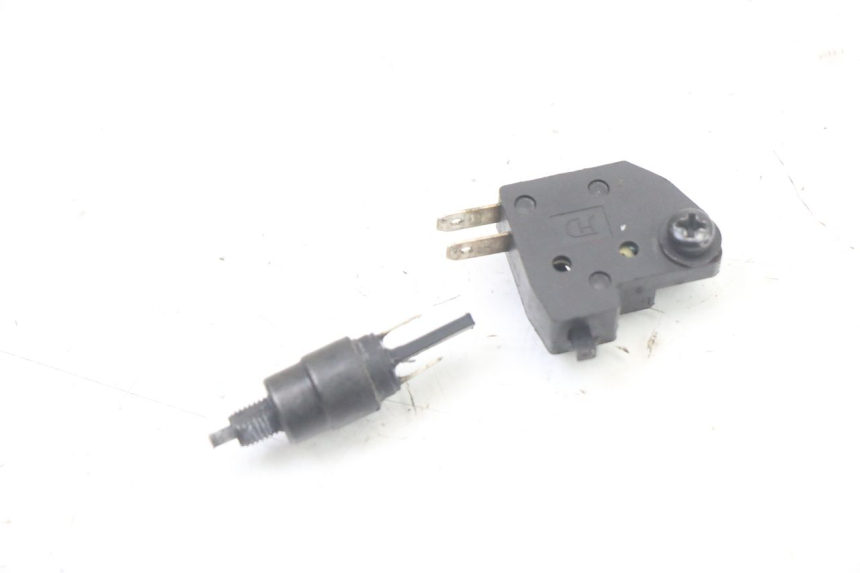 photo de Włącznik światła stopu PEUGEOT STREETZONE I 2T 50 (2018 - 2020) - Szczegół części