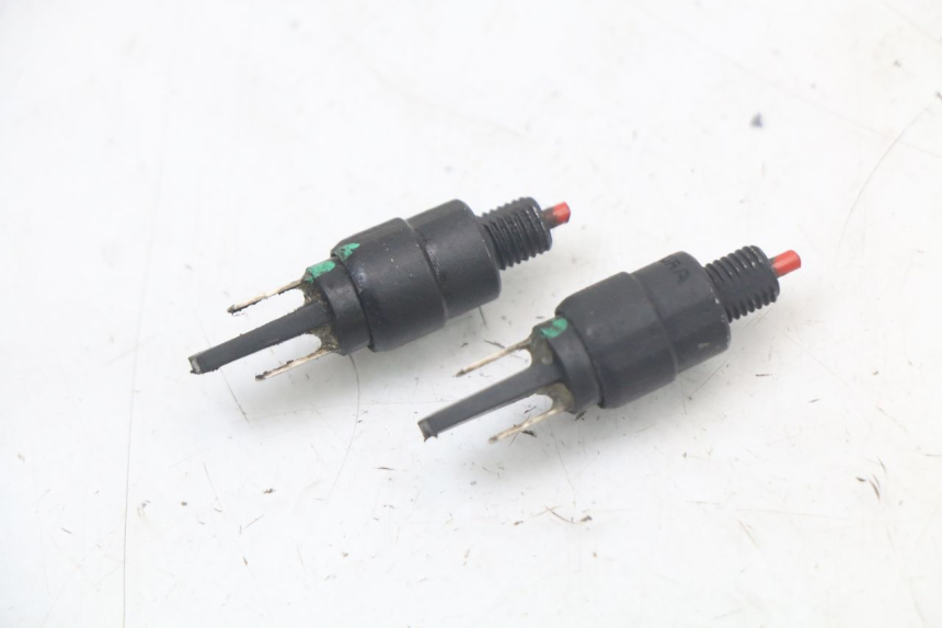 photo de Włącznik światła stopu PIAGGIO LIBERTY IGET 4T 50 (2021 - 2025) - Zoom stanu zużycia