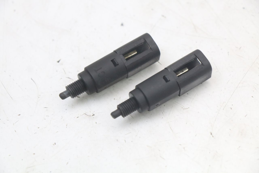 photo de Włącznik światła stopu PIAGGIO NEW TYPHOON 50 (2010 - 2017) - Szczegół części