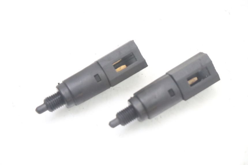 photo de Włącznik światła stopu PIAGGIO VESPA GRANTURISMO 125 (2003 - 2007) - Widok główny