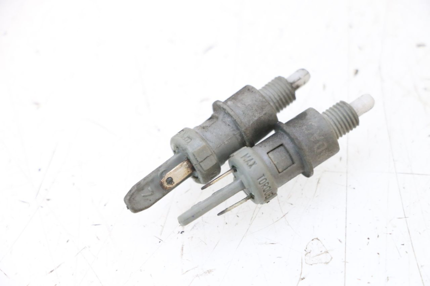 photo de Włącznik światła stopu PEUGEOT SATELIS COMPRESSOR K15 125 (2006 - 2009) - Szczegół części