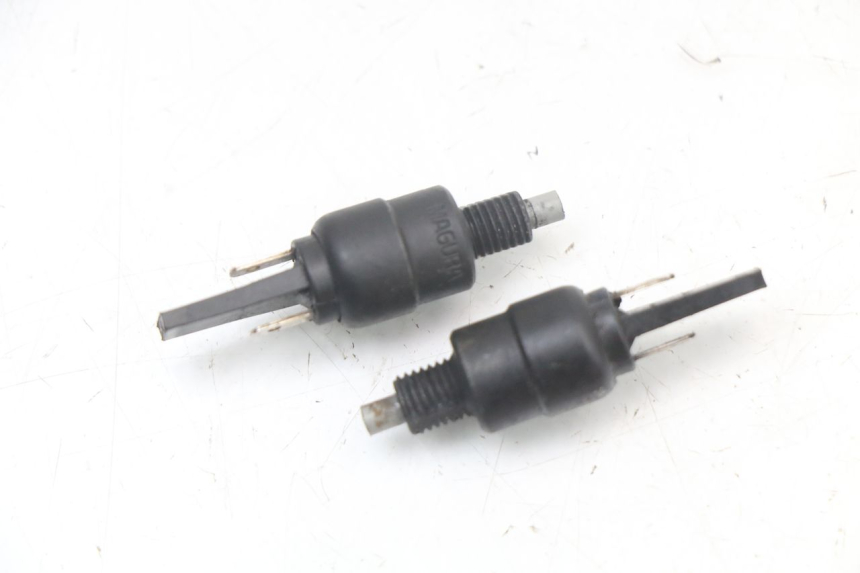 photo de Włącznik światła stopu APRILIA SCARABEO GT 125 (1999 - 2007) - Widok główny