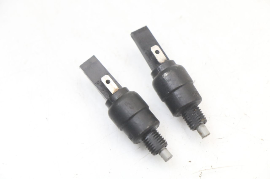 photo de Włącznik światła stopu APRILIA SCARABEO GT 125 (1999 - 2007) - Szczegół części