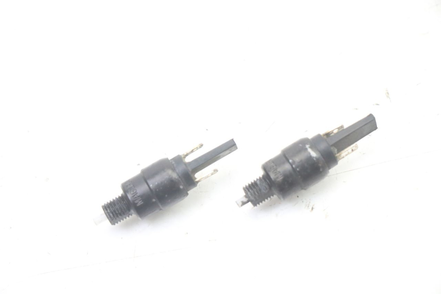 photo de Włącznik światła stopu APRILIA SCARABEO GT TOURING 125 (1999 - 2005) - Widok główny