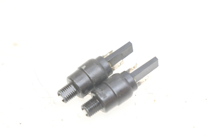 photo de Włącznik światła stopu APRILIA SCARABEO LIGHT 125 (2007 - 2011) - Widok główny