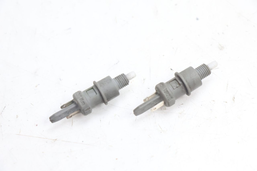 photo de Włącznik światła stopu PEUGEOT SPEEDFIGHT 2 AC 50 (2000 - 2009) - Szczegół części