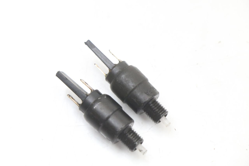 photo de Włącznik światła stopu APRILIA SR CARB LC 2T 50 (2004 - 2012) - Zoom stanu zużycia