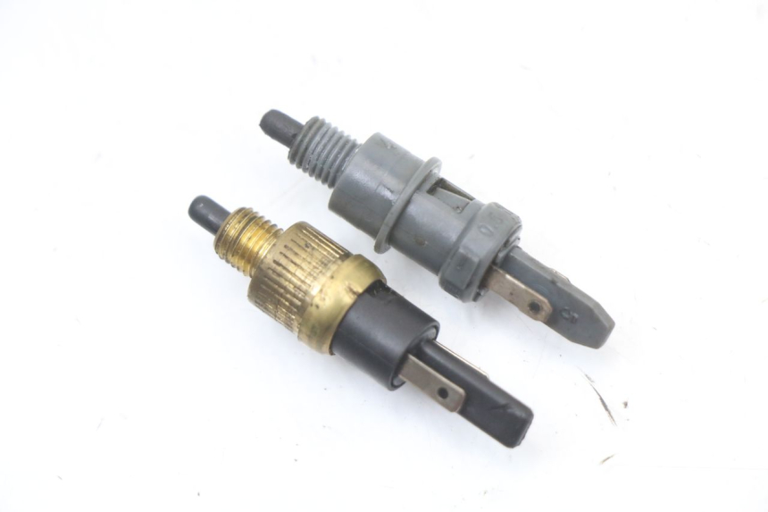 photo de Włącznik światła stopu PEUGEOT STREETZONE I 2T 50 (2018 - 2020) - Szczegół części