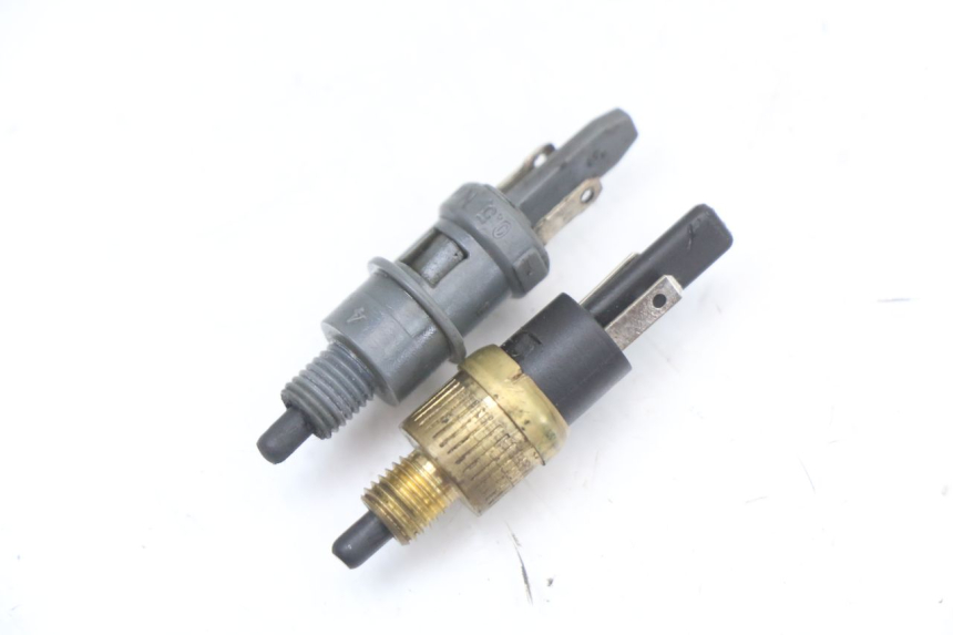 photo de Włącznik światła stopu PEUGEOT STREETZONE I 2T 50 (2018 - 2020) - Zoom stanu zużycia