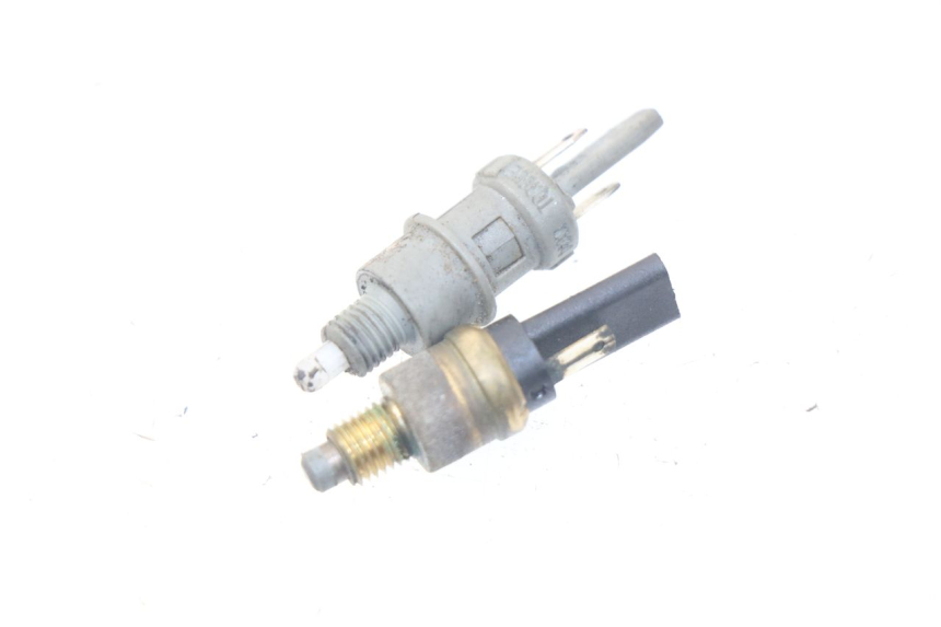 photo de Włącznik światła stopu PEUGEOT SV 80 (1993 - 1997) - Szczegół części