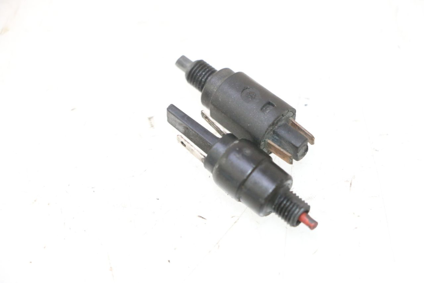 photo de Włącznik światła stopu PIAGGIO VESPA LX 2T 50 (2005 - 2013) - Szczegół części