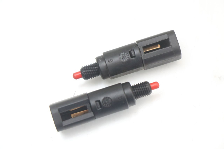 photo de Włącznik światła stopu PIAGGIO VESPA LX 125 (2005 - 2010) - Widok główny