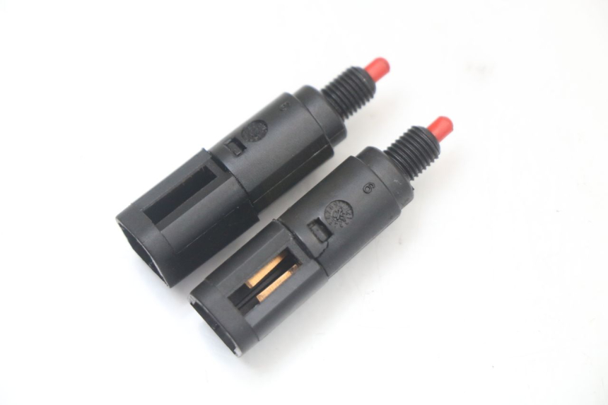 photo de Włącznik światła stopu PIAGGIO VESPA LX 125 (2005 - 2010) - Szczegół części