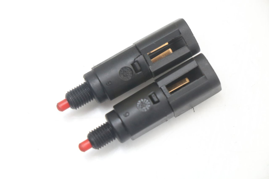 photo de Włącznik światła stopu PIAGGIO VESPA LX 125 (2005 - 2010) - Zoom stanu zużycia