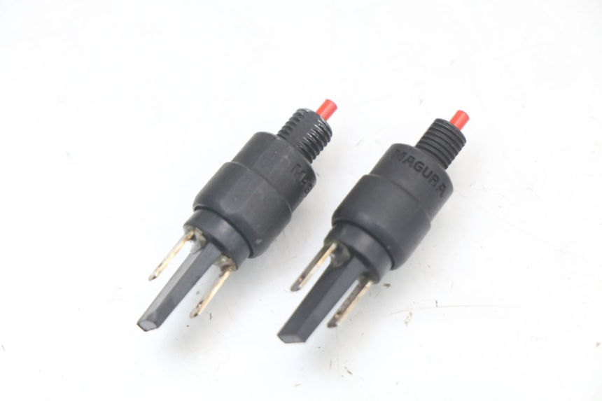 photo de Włącznik światła stopu PIAGGIO VESPA PRIMAVERA 4T 50 (2021 - 2024) - Szczegół części