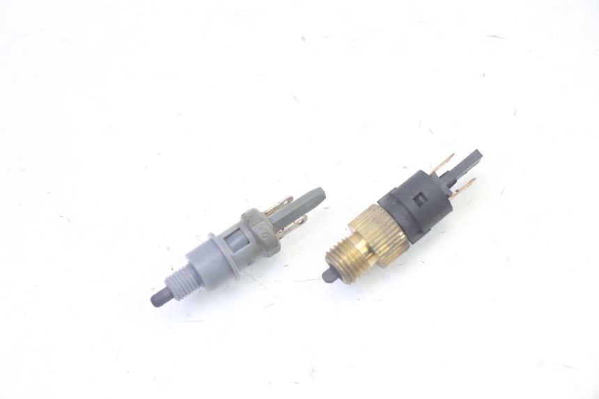 photo de Włącznik światła stopu PEUGEOT VIVACITY NEW 4T 50 (2008 - 2017) - Widok główny