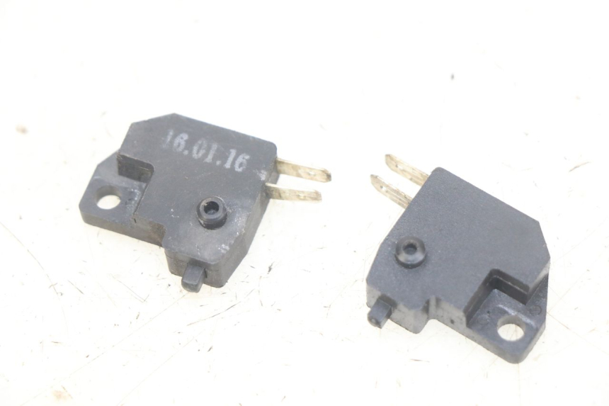 photo de Włącznik światła stopu KYMCO X-TOWN XTOWN 125 (2016 - 2021) - Zoom stanu zużycia