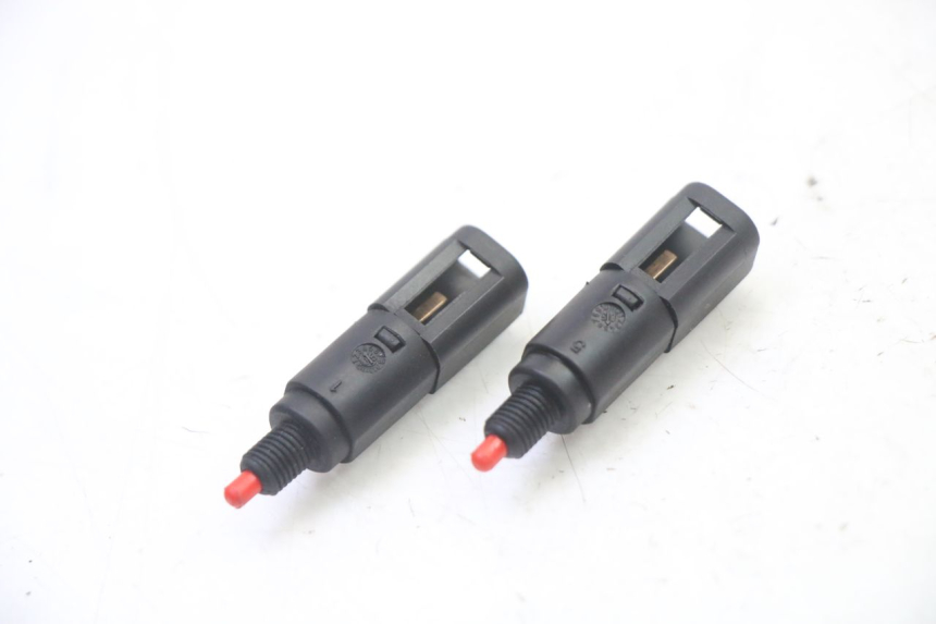 photo de Włącznik światła stopu PIAGGIO X9 EVOLUTION 125 (2003 - 2007) - Szczegół części