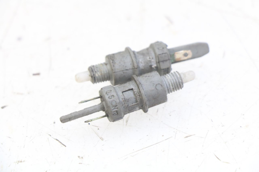 photo de Włącznik światła stopu PIAGGIO X9 125 (2000 - 2003) - Widok główny