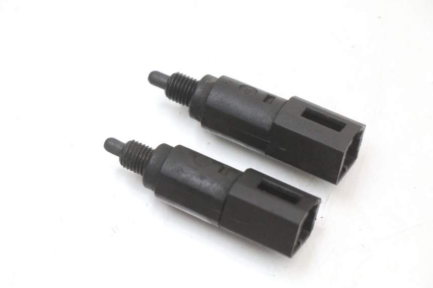 photo de Włącznik światła stopu PIAGGIO X9 125 (2000 - 2003) - Zoom stanu zużycia