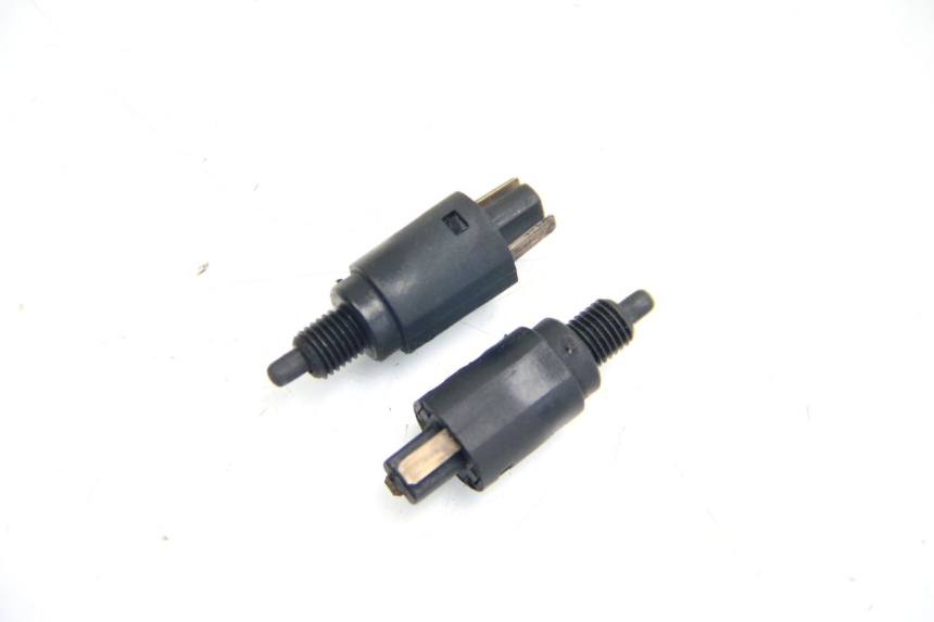 photo de Włącznik światła stopu PIAGGIO XEVO - X EVO 125 (2007 - 2017) - Widok główny