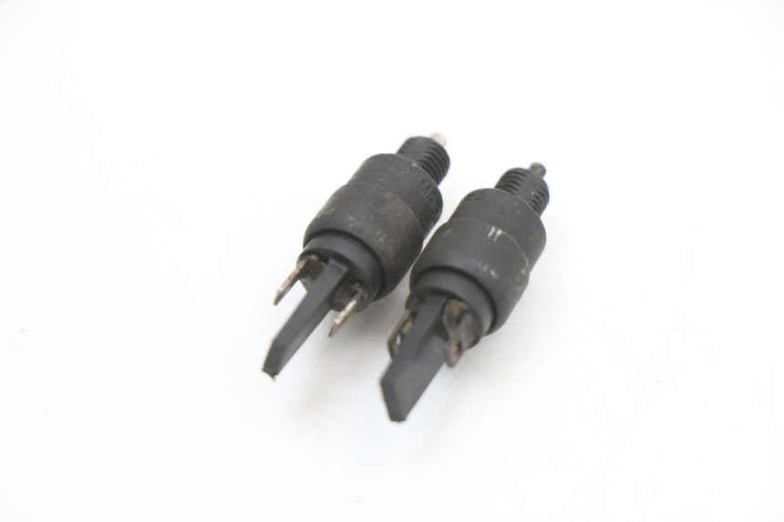 photo de Włącznik światła stopu PIAGGIO XEVO - X EVO 125 (2007 - 2017) - Zoom stanu zużycia