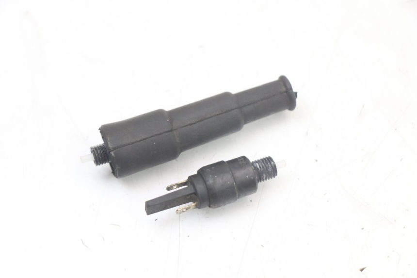 photo de Włącznik światła stopu PIAGGIO XEVO - X EVO 125 (2007 - 2017) - Zoom stanu zużycia