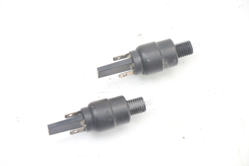 photo de Włącznik światła stopu PIAGGIO XEVO - X EVO 125 (2007 - 2017) - Szczegół części