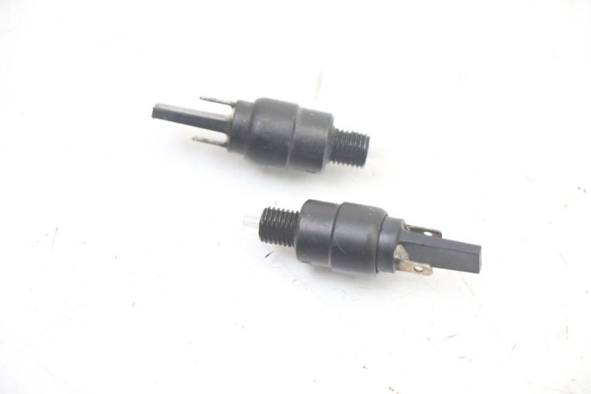 photo de Włącznik światła stopu PIAGGIO XEVO - X EVO 125 (2007 - 2017) - Zoom stanu zużycia