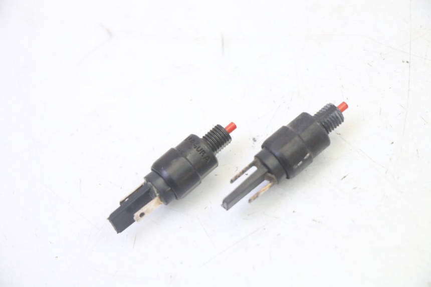 photo de Włącznik światła stopu PIAGGIO XEVO - X EVO 125 (2007 - 2017) - Szczegół części