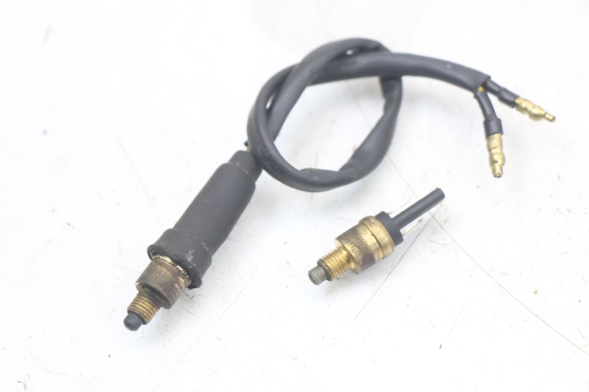 photo de Włącznik światła stopu YAMAHA BW'S NG NEXT GENERATION 50 (1996 - 2003) - Szczegół części