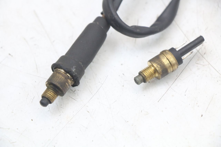 photo de Włącznik światła stopu YAMAHA BW'S NG NEXT GENERATION 50 (1996 - 2003) - Zoom stanu zużycia