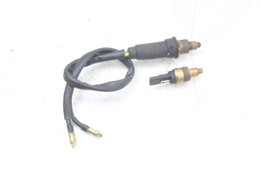 photo de Włącznik światła stopu YAMAHA BW'S NG NEXT GENERATION 50 (1996 - 2003) - Zbliżenie techniczne